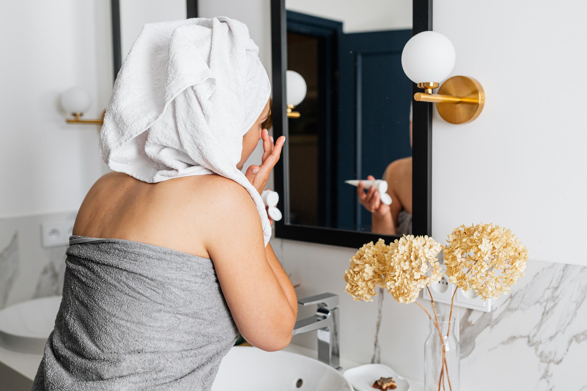 Fragrance-free moisturizer for sensitive skin