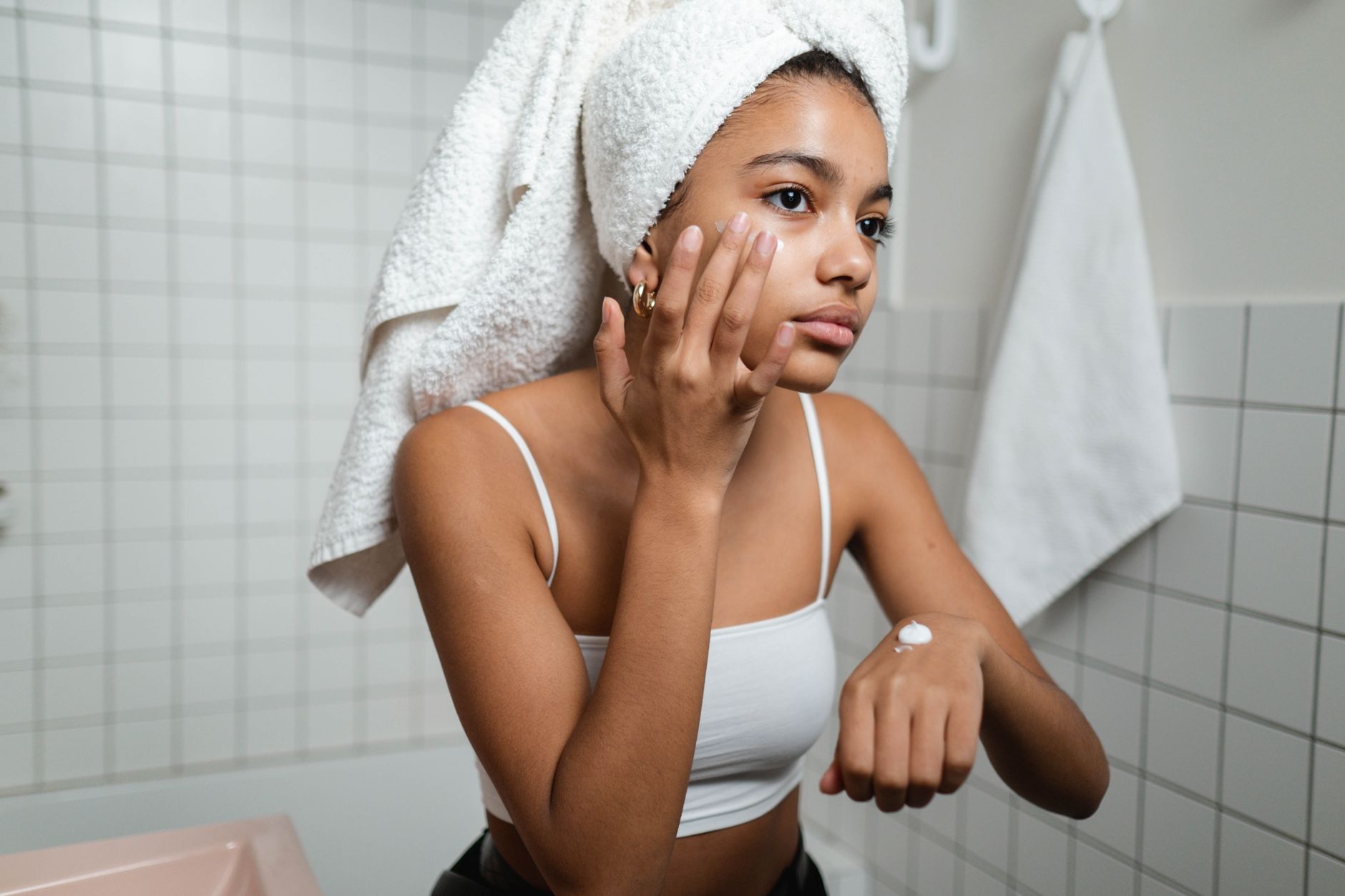 Hyaluronic acid serums for dry and sensitive skin